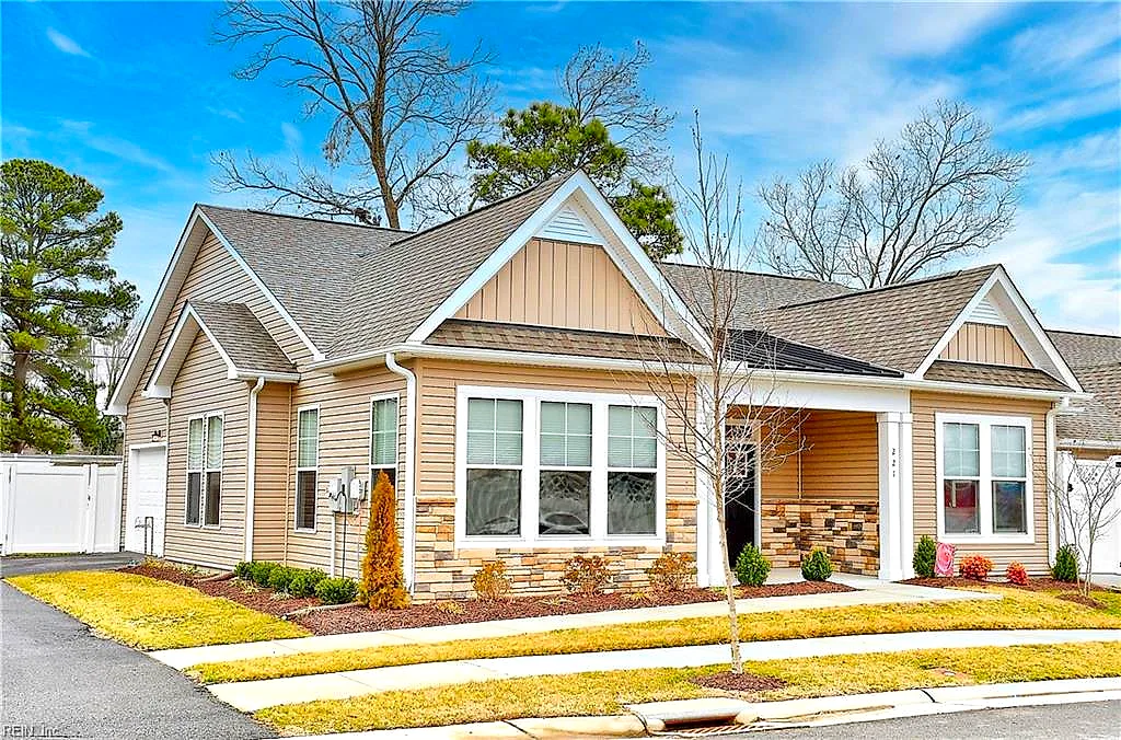 221 Richmond AVE, SMITHFIELD VA 23430