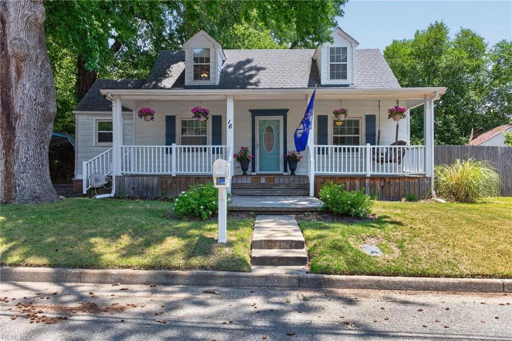 16 Roberts CT E, PORTSMOUTH VA 23701