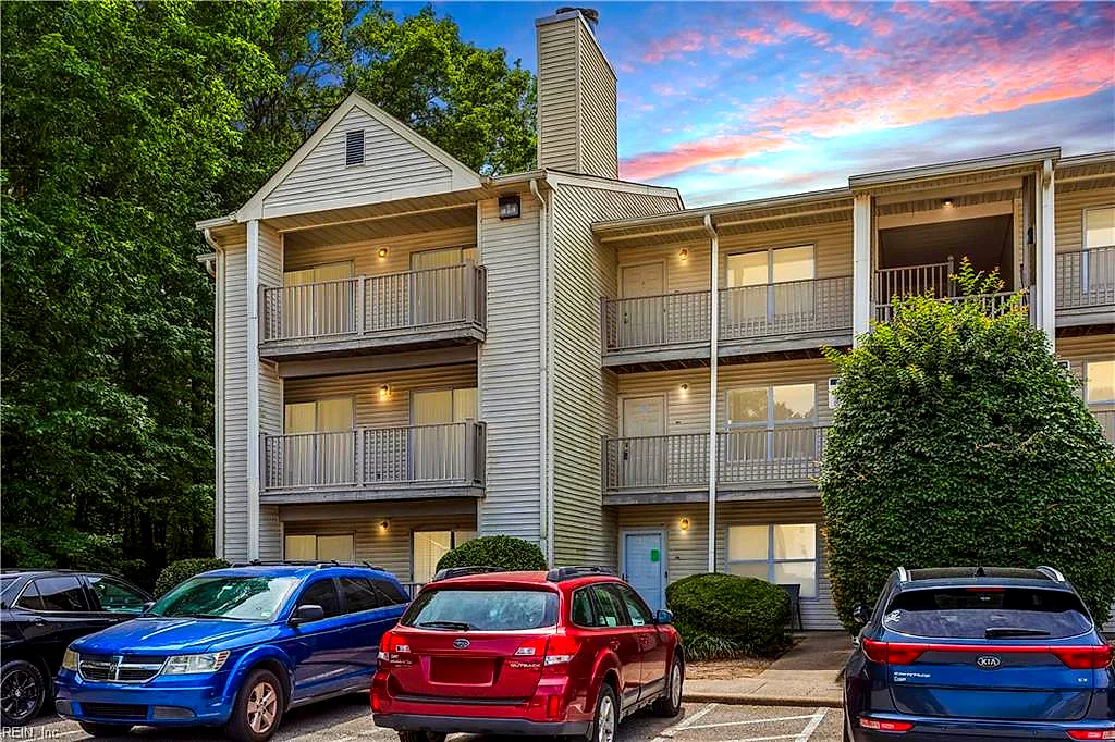 541 Pineland CIR #201, NEWPORT NEWS VA 23608