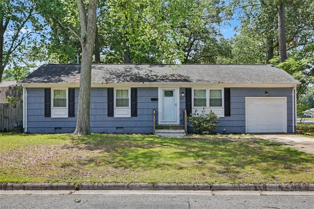 207 Robinson DR, NEWPORTNEWS VA 23601