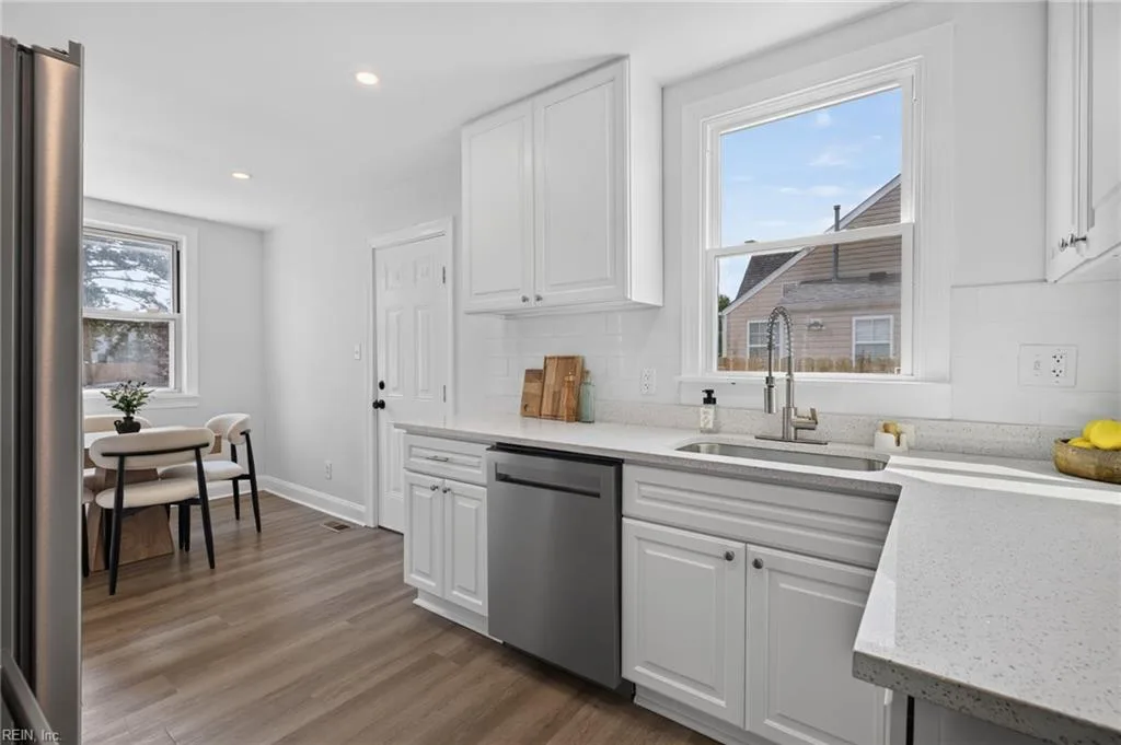 2211 Abbey Rd, Norfolk — photo