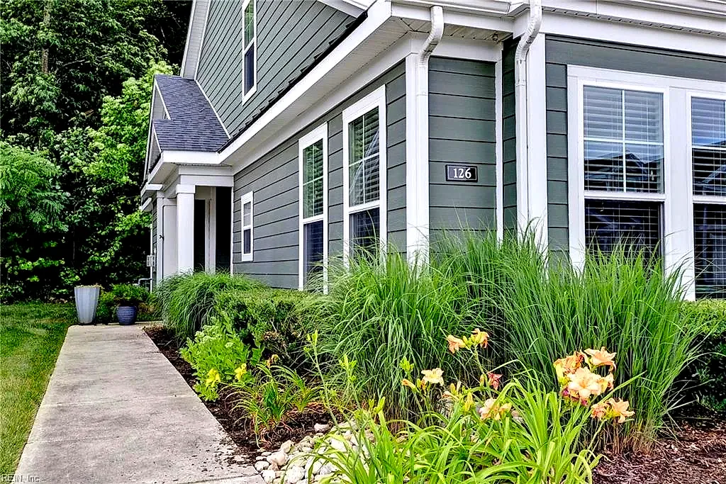 126 Creek Front Ln, Suffolk — photo