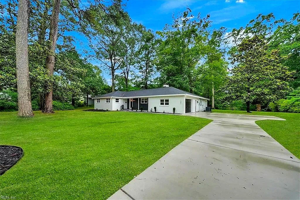 1301 Lakeside Rd, Virginia Beach — photo