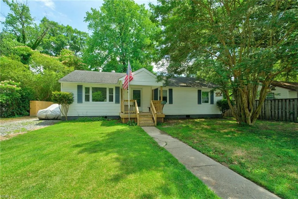 20 Woodhaven RD, NEWPORT NEWS VA 23608