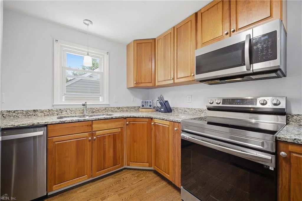 124 Cambridge Pl, Hampton — photo