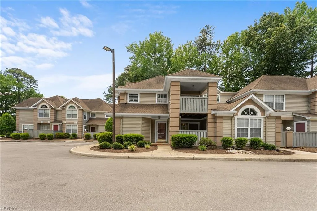 315 Gainsborough SQ, CHESAPEAKE VA 23320