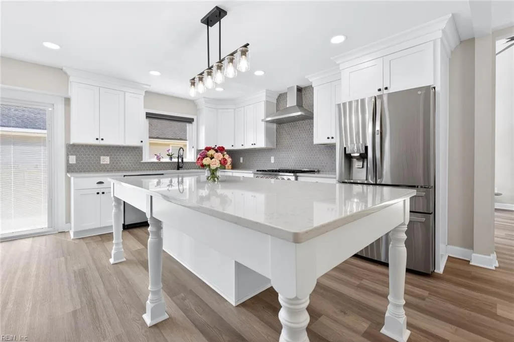 2496 Las Brisas DR, VIRGINIABEACH VA 23456