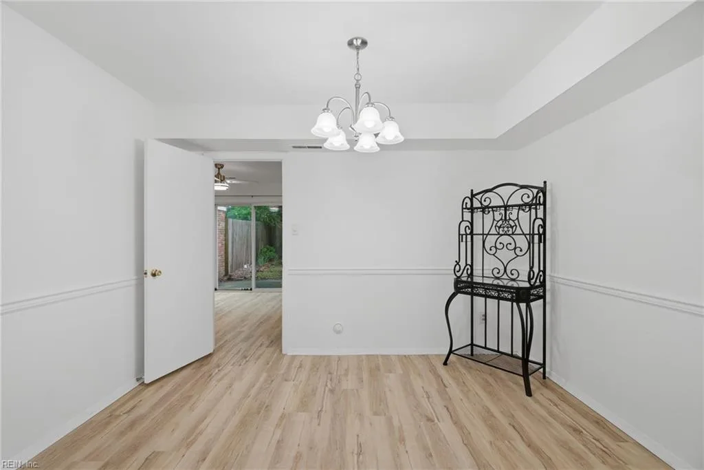 832 N Grosvenor Ct, Virginia Beach — photo