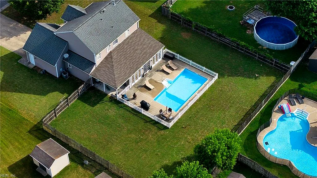 3102 Caroline Cres, Suffolk — photo