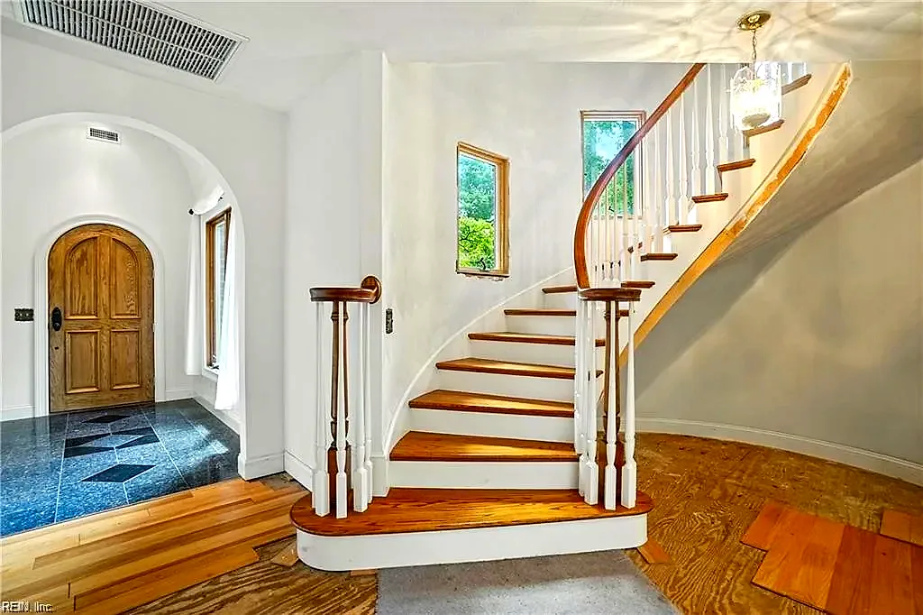 423 Hariton Ct, Norfolk — photo