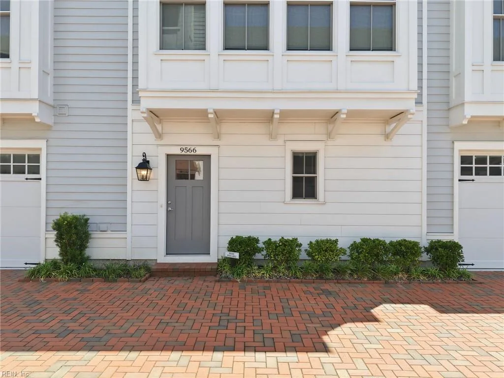 9566 Shore DR, NORFOLK VA 23518
