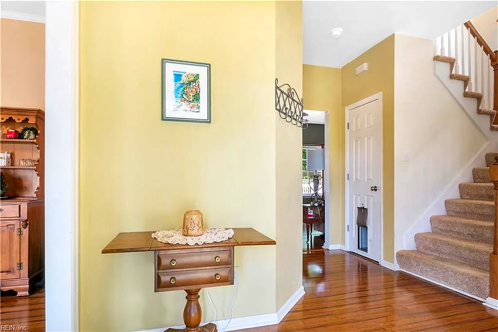 108 Chenango Ct, Suffolk — photo