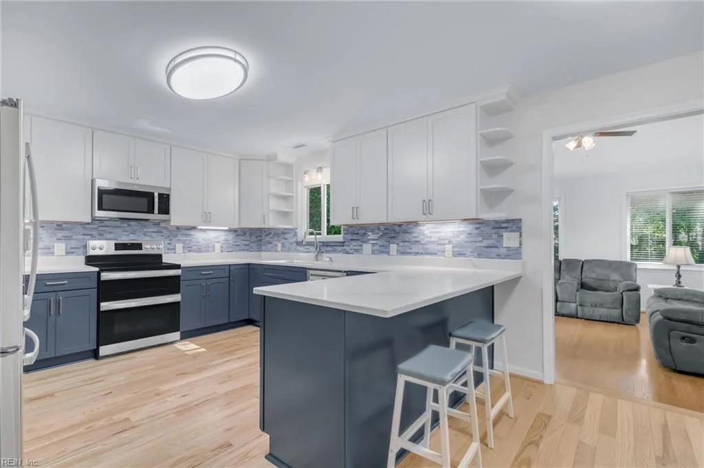 121 Gardenville DR, YORKTOWN VA 23693