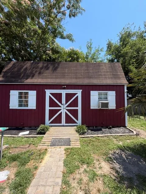 30 Holiday Dr, Hampton — photo