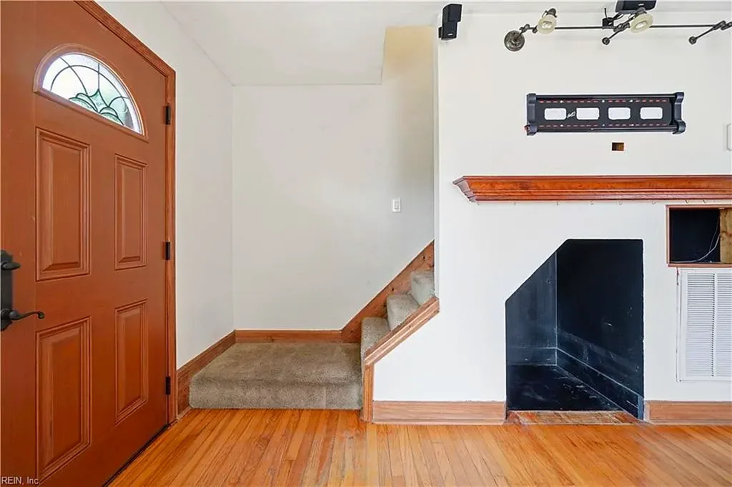 1338 Boxwood Cir, Norfolk — photo