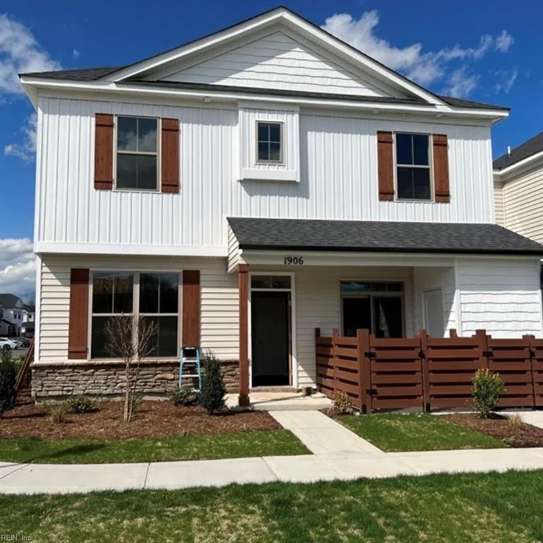 1906 Union Pacific Way, Suffolk — photo