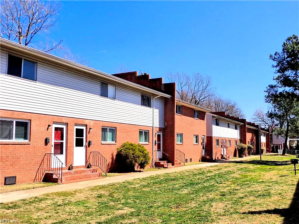 1625 W Pembroke Ave #14, Hampton — photo