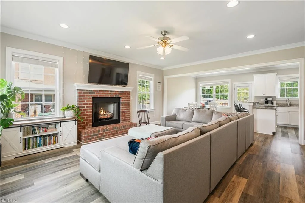 1321 Holland Rd, Suffolk — photo