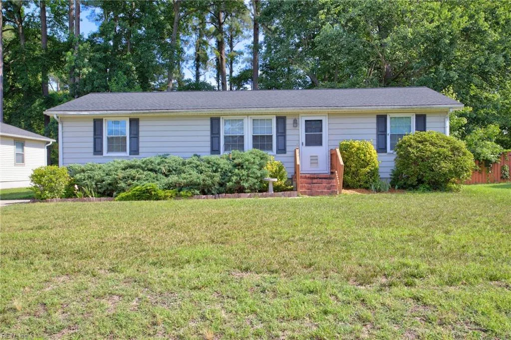 105 Cavalier DR, YORKTOWN VA 23692