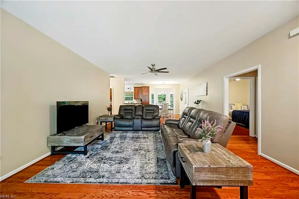 7755 Patriots Way, Gloucester — photo