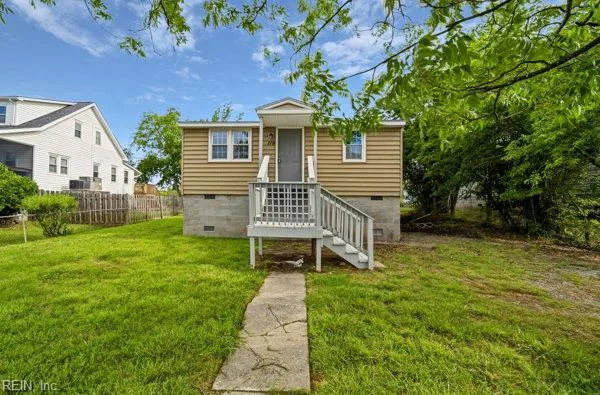 119 Messick RD, POQUOSON VA 23662