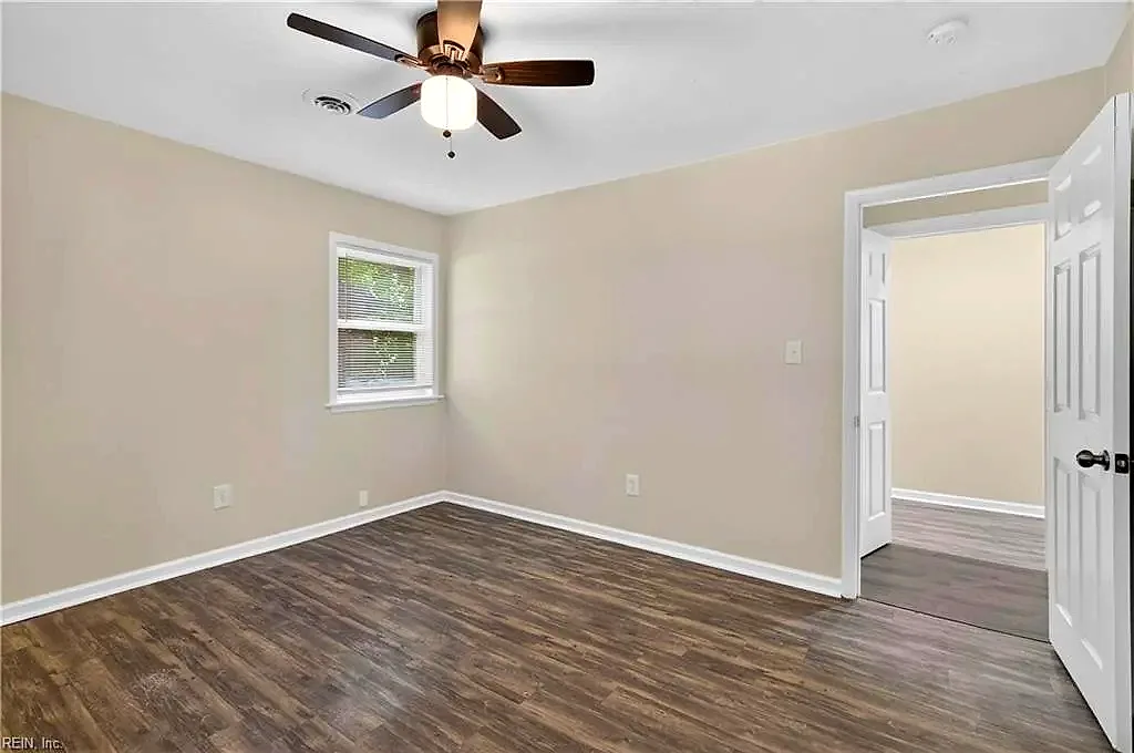 1049 E Little Back River Rd, Hampton — photo