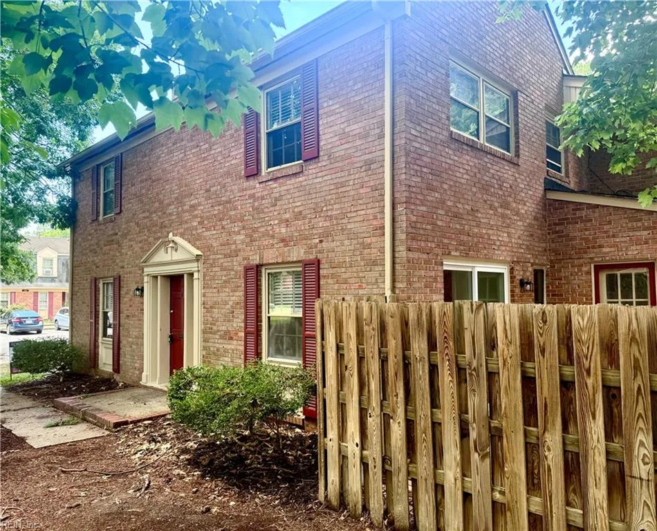 416 Hustings LN #F, NEWPORTNEWS VA 23608