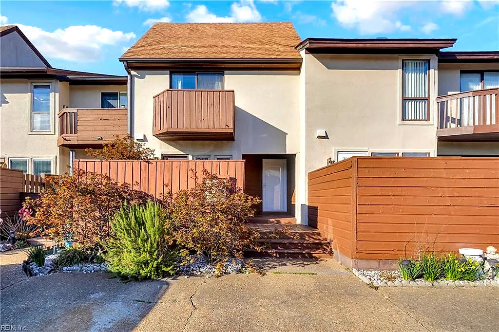 71 Waters Edge CIR, HAMPTON VA 23669