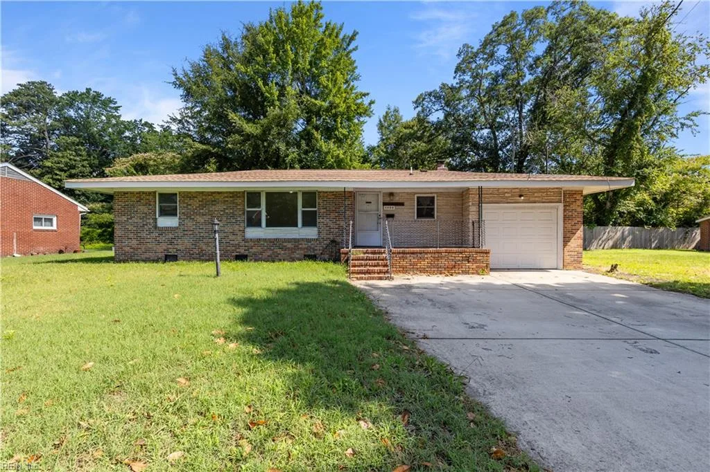 2600 W Weaver RD, HAMPTON VA 23666