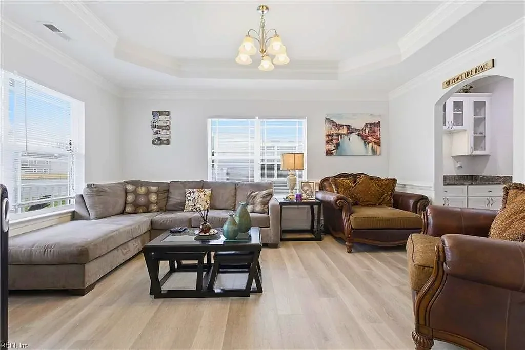 656 Vaughan Ave, Hampton — photo
