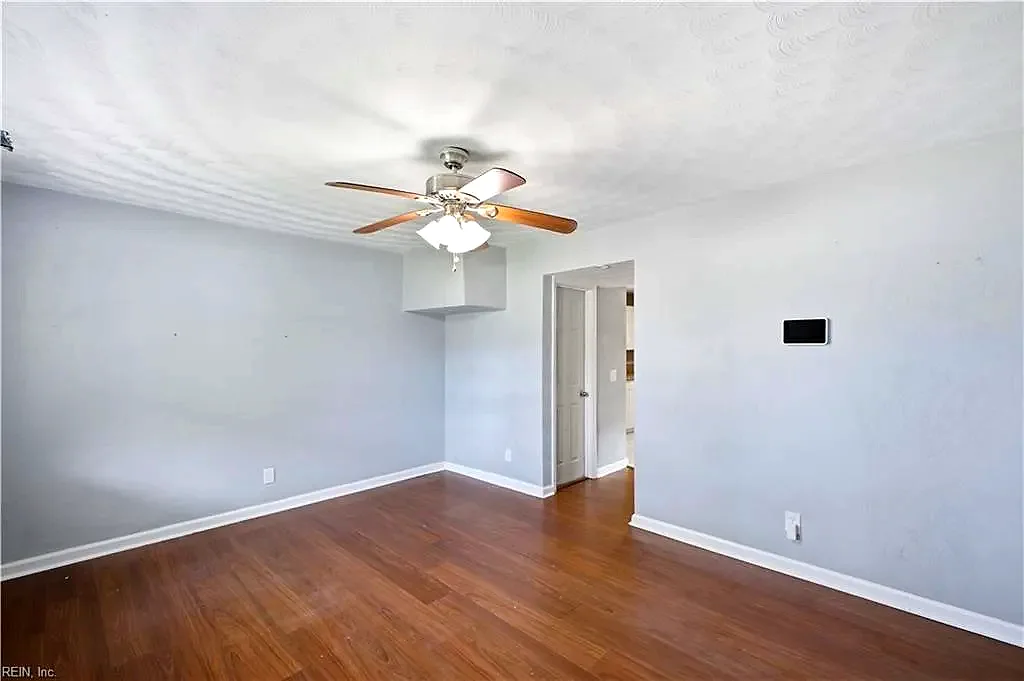 1902 Bay Ave, Hampton — photo