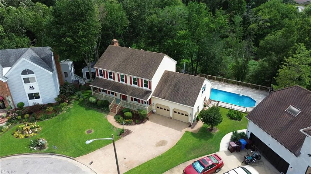 4 Sol Thorpe LN, CHESAPEAKE VA 23325