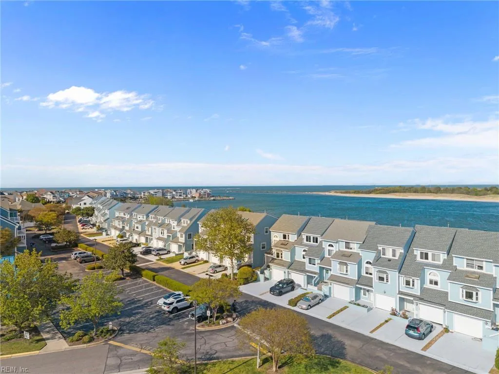 9516 Bay Front Dr, Norfolk — photo