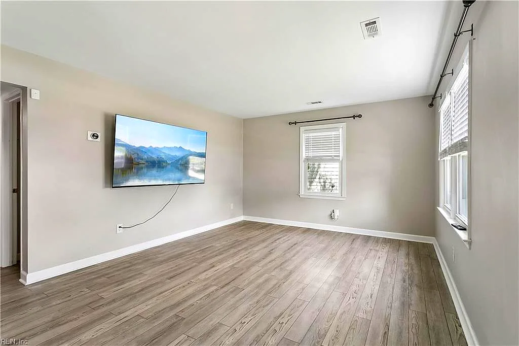501 Berkshire Ter, Hampton — photo