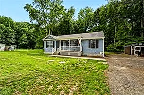 4568 Johns Point Rd, Gloucester — photo