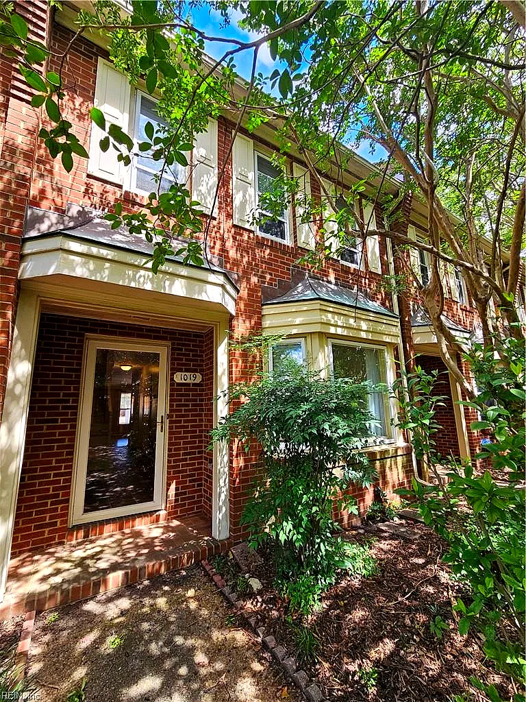 1019 Llewellyn Mews, Norfolk — photo