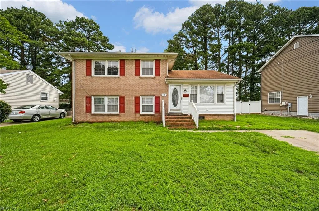 18 Janet DR, HAMPTON VA 23666