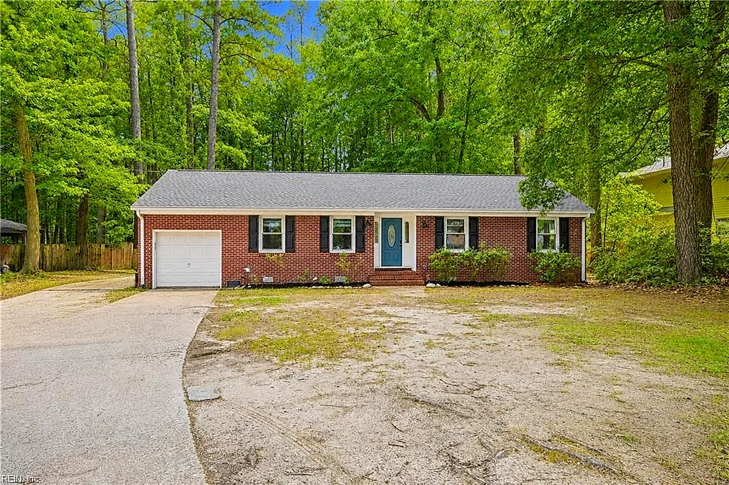 34 Little Florida RD, POQUOSON VA 23662