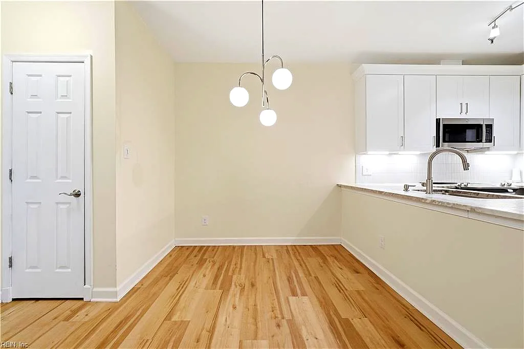 230 College Pl ##215, Norfolk — photo