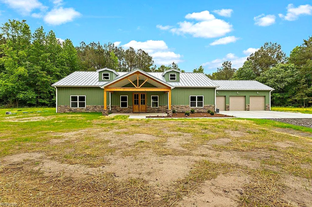 8374 D Rolfe Hwy, Dendron — photo