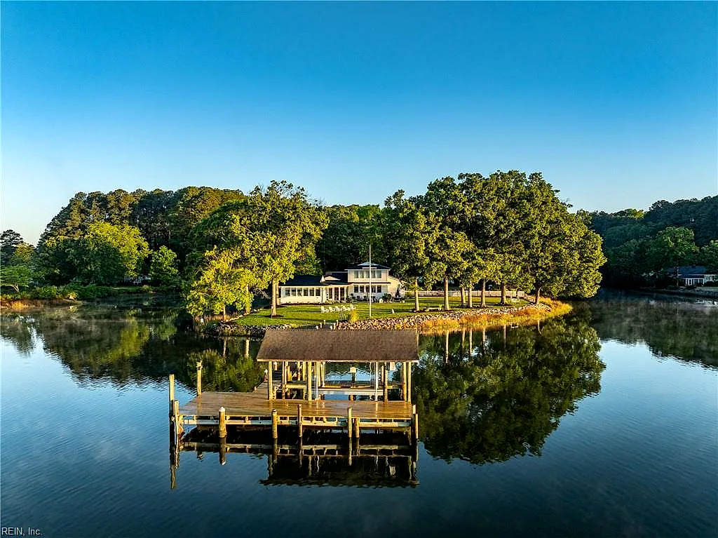5473 White Hall Rd, Gloucester — photo