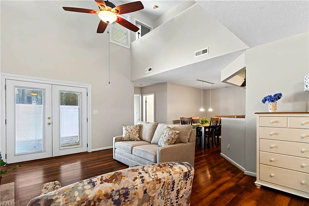91 Madison Chse, Hampton — photo