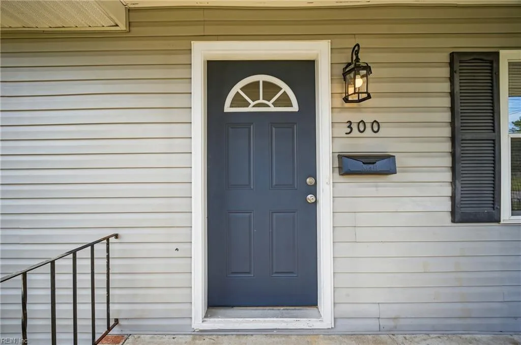 300 Dwight Dr, Portsmouth — photo