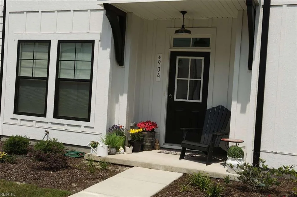 904 Douglas Eley LN, CHESAPEAKE VA 23322