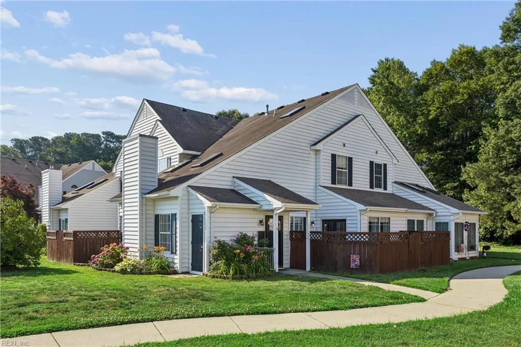 503 Hamlet CT, YORKTOWN VA 23693