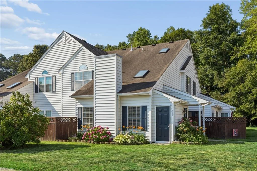 503 Hamlet Ct, Yorktown — photo