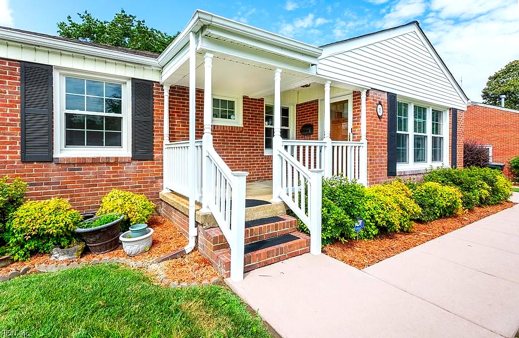 33 Saint Albans Dr, Hampton — photo