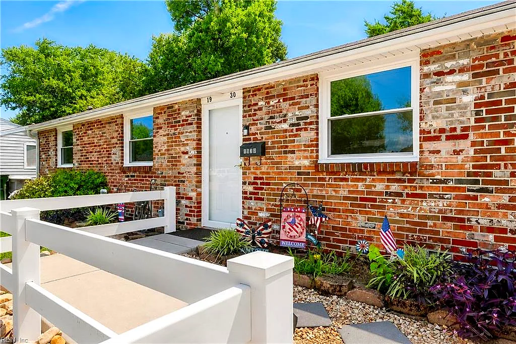 1930 Demetro DR, HAMPTON VA 23663