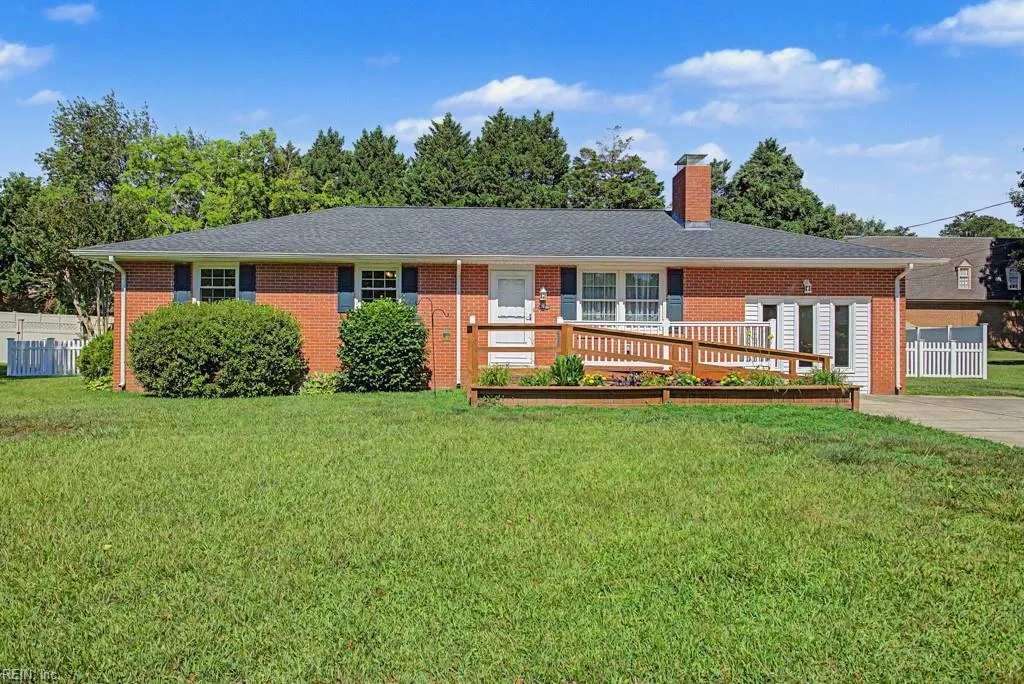 106 Crandol DR, YORKTOWN VA 23693
