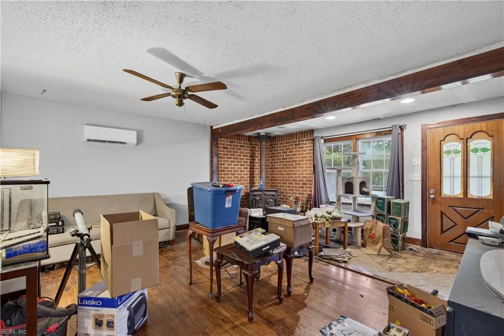 3748 Robin Hood Rd, Norfolk — photo